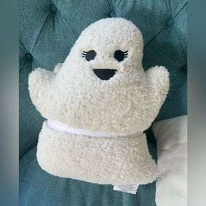 New Set of 2 Novagratz White Ghost Pillows